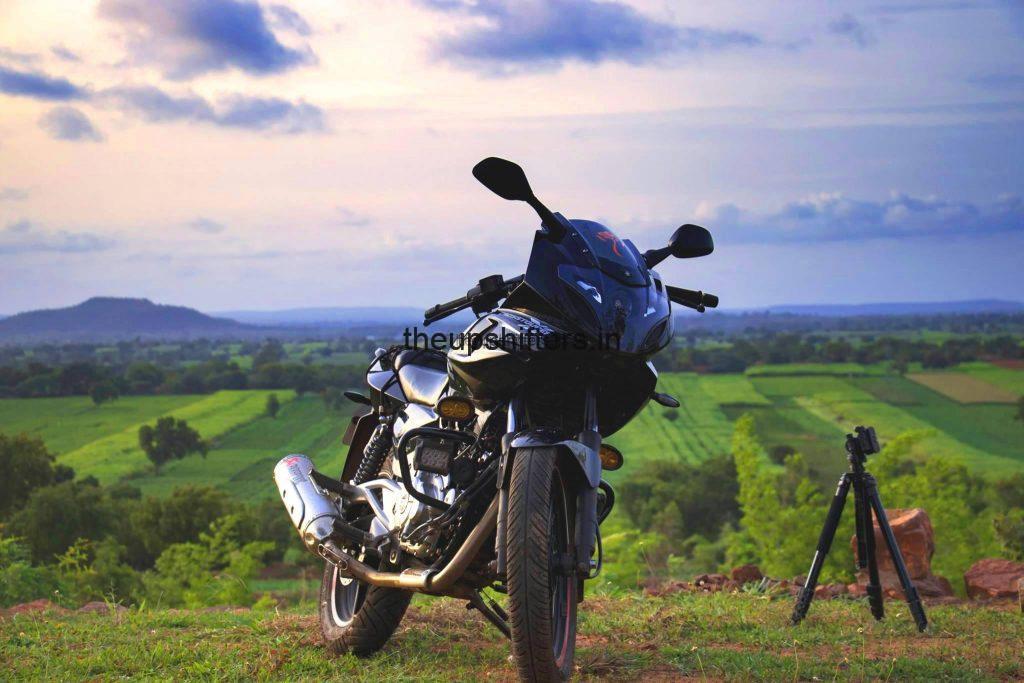 Bajaj Pulsar 220 - Chronicles of The Sundown Motographer 3 abhi1
