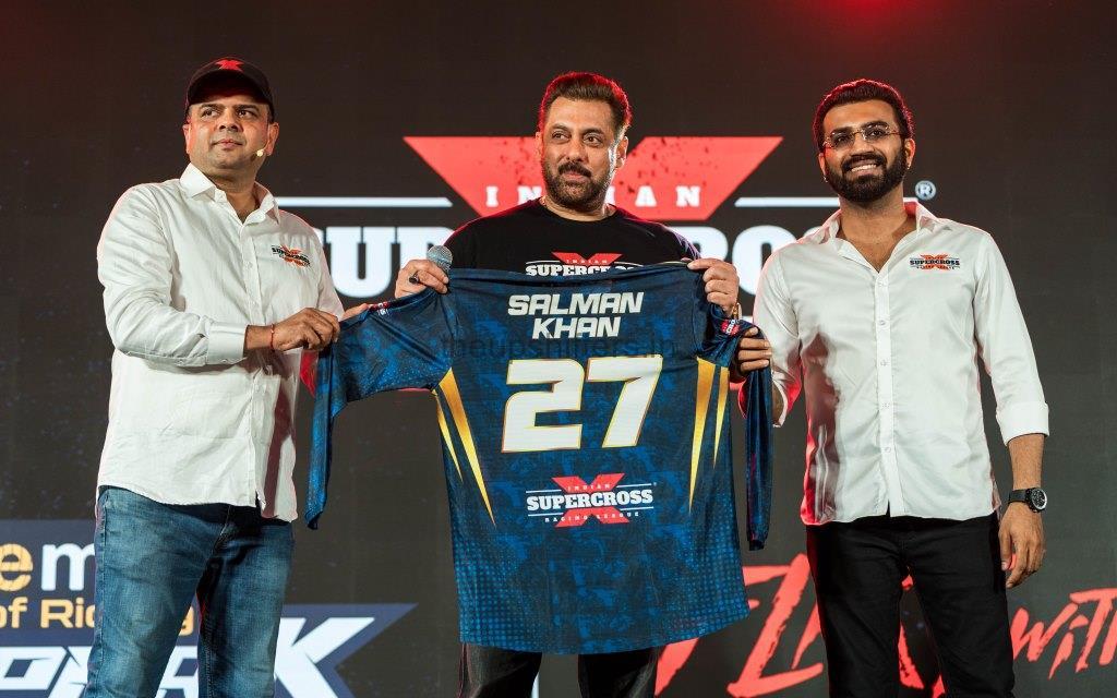 SUPERSTAR SALMAN KHAN UNVEILS ISRL SEASON 2 SUPERSTAR SALMAN KHAN UNVEILS ISRL SEASON 2